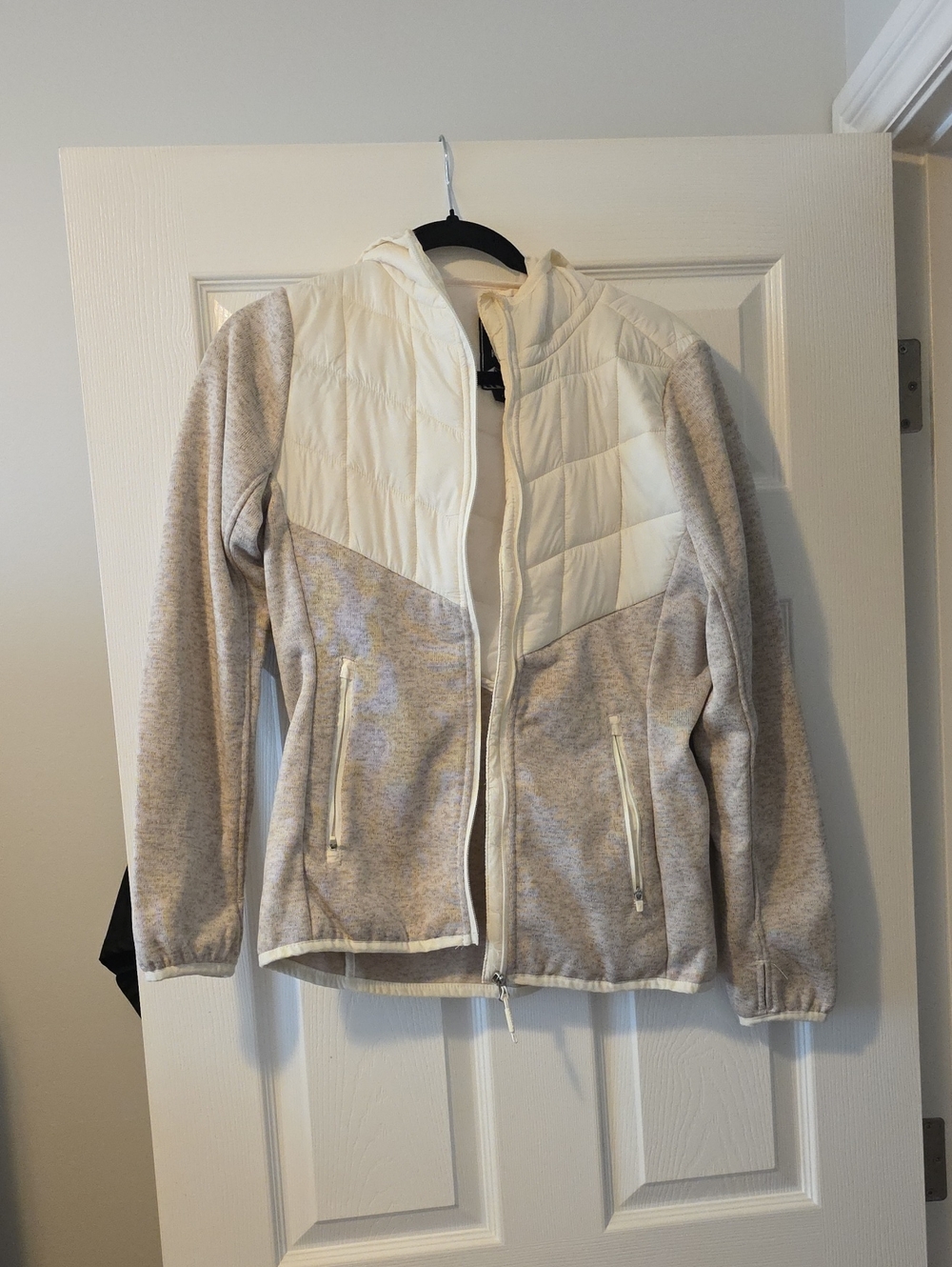 Kyodan Two-Tone Quilted Hooded Jacket in Cream and Light Gray